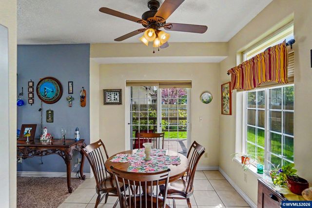 860 N 2nd St, Silverton, OR 97381