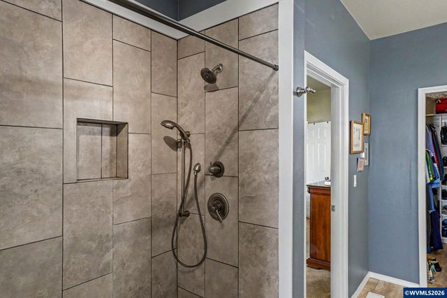 860 N 2nd St, Silverton, OR 97381