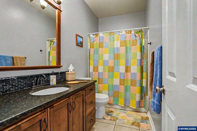 860 N 2nd St, Silverton, OR 97381