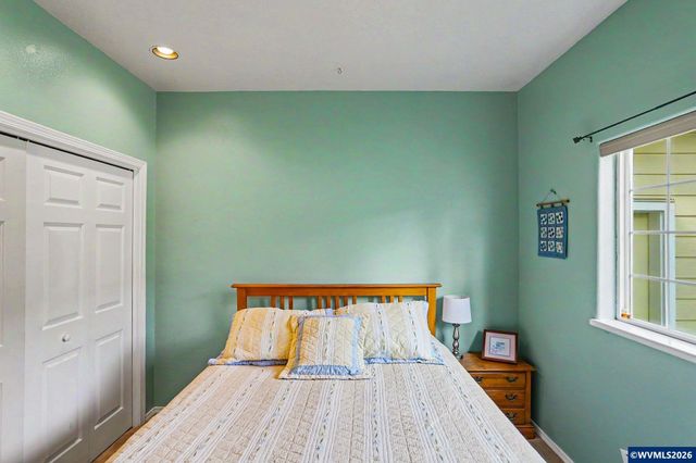 860 N 2nd St, Silverton, OR 97381