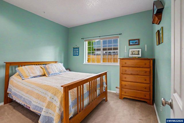 860 N 2nd St, Silverton, OR 97381