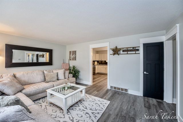 3766 Parkland Avenue, Wyoming, MI 49509