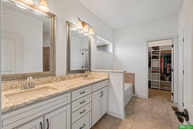 7804 S 195th Street, Gretna, NE 68028