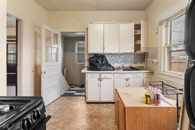 3216 W 9th Street, Indianapolis, IN 46222