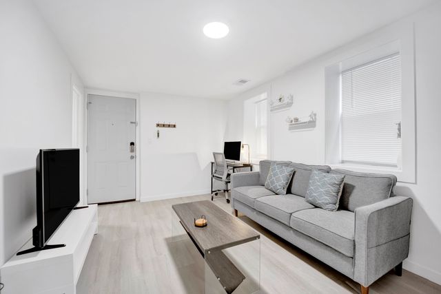 1226 W 31st Place 1R, Chicago, IL 60608