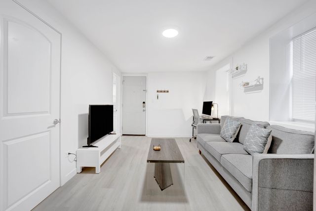 1226 W 31st Place 1R, Chicago, IL 60608