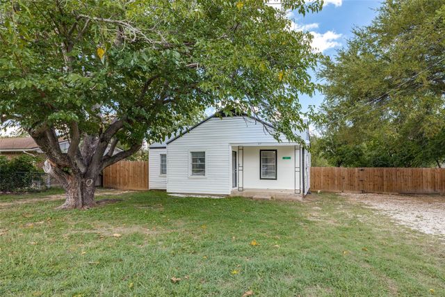 217 Ridgeway Avenue, Azle, TX 76020