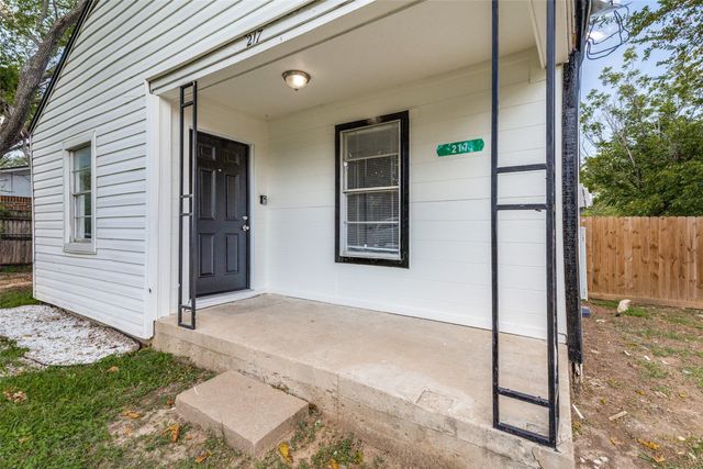 217 Ridgeway Avenue, Azle, TX 76020