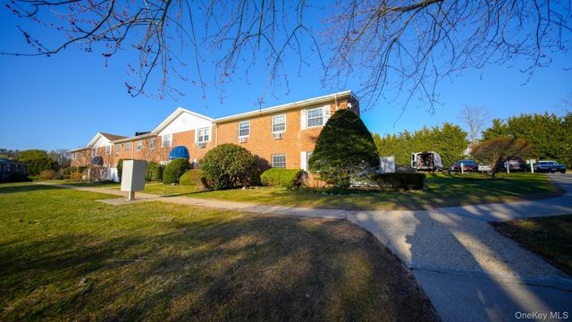 460 Old Town Road 24H, Port Jefferson Station, NY 11776