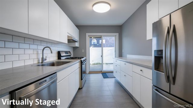 460 Old Town Road 24H, Port Jefferson Station, NY 11776