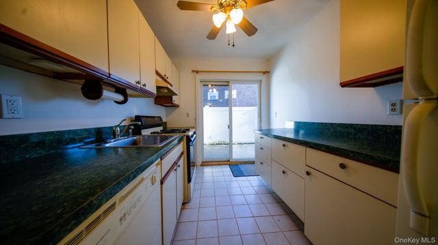 460 Old Town Road 24H, Port Jefferson Station, NY 11776