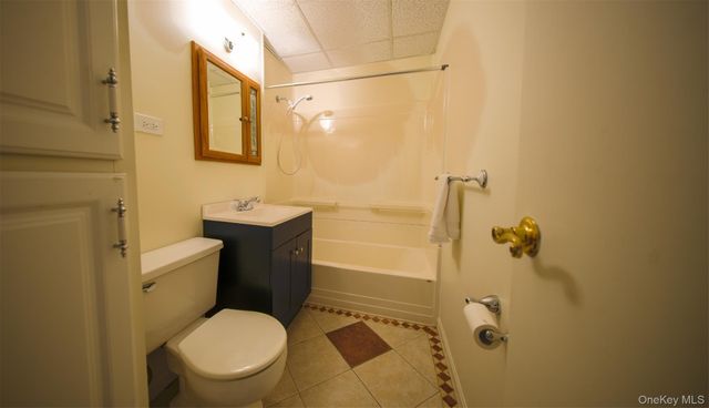 460 Old Town Road 24H, Port Jefferson Station, NY 11776