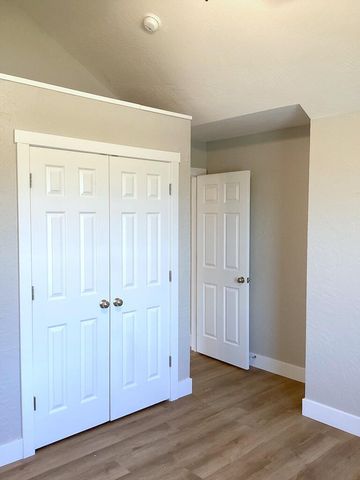 3800 W Riley Street, Bolivar, MO 65613