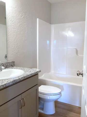 3800 W Riley Street, Bolivar, MO 65613