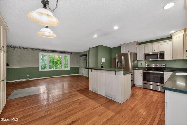 42 Wineberry Lane, Malta, NY 12020