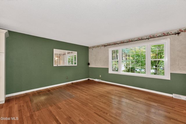 42 Wineberry Lane, Malta, NY 12020