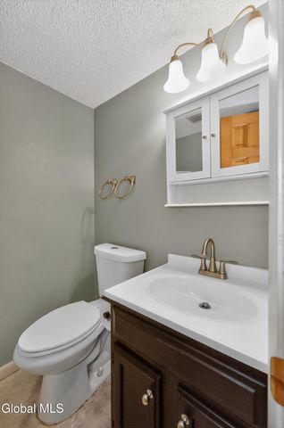 42 Wineberry Lane, Malta, NY 12020