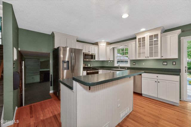 42 Wineberry Lane, Malta, NY 12020
