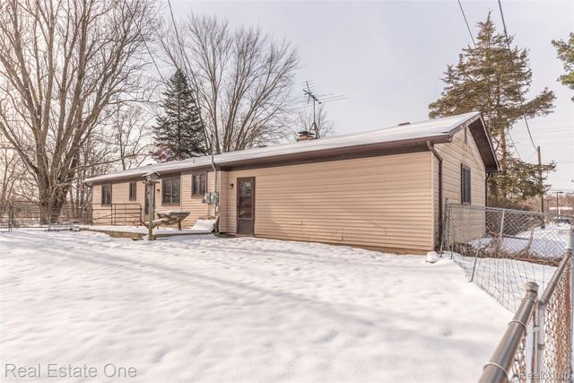 22700 Griswold Road, Lyon Charter Township, MI 48178