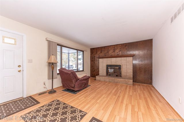 22700 Griswold Road, Lyon Charter Township, MI 48178