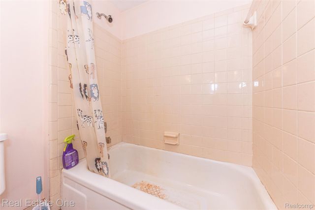 22700 Griswold Road, Lyon Charter Township, MI 48178