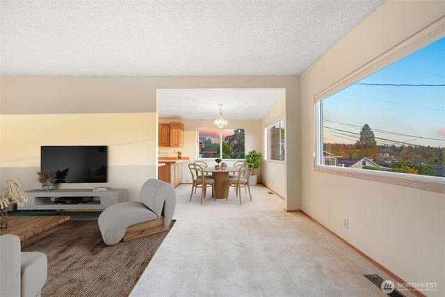741 Hemlock Street, Edmonds, WA 98020