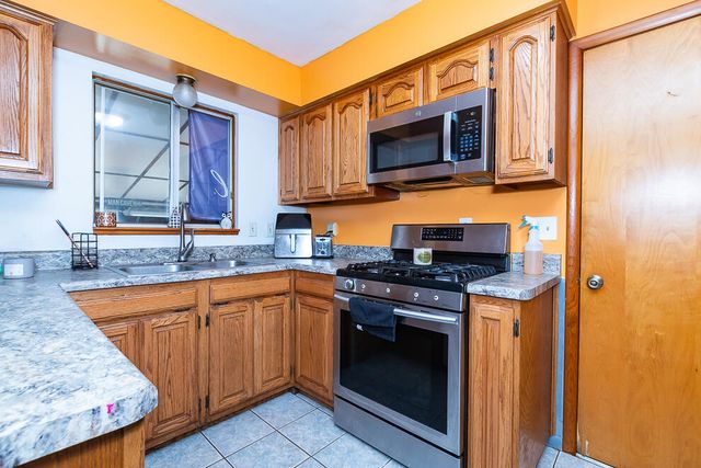 1175 Westlake Woods Drive, Springfield City, MI 49037