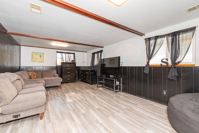 1175 Westlake Woods Drive, Springfield City, MI 49037