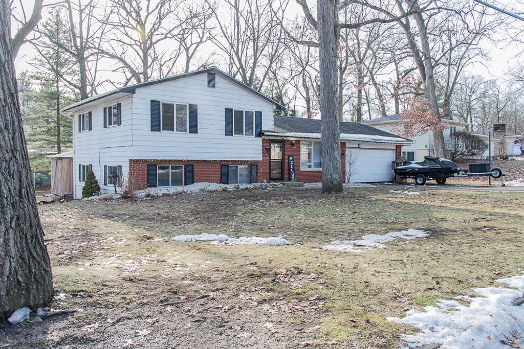 1175 Westlake Woods Drive, Springfield City, MI 49037