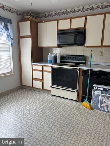 19 AUCKLAND DR, Newark, DE 19702