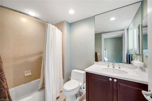 1050 Borghese LN 1405, Naples, FL 34114