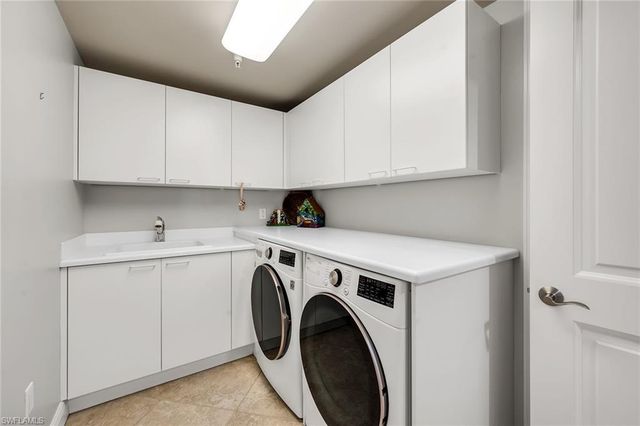 1050 Borghese LN 1405, Naples, FL 34114