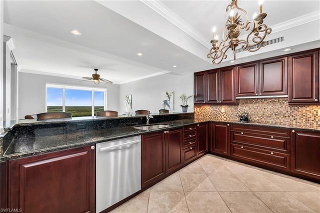 1050 Borghese LN 1405, Naples, FL 34114