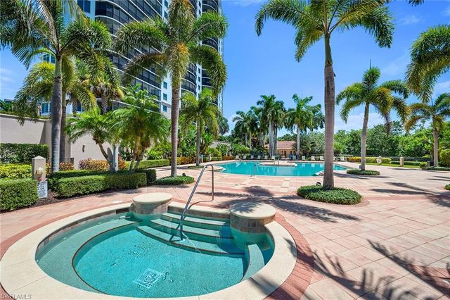 1050 Borghese LN 1405, Naples, FL 34114