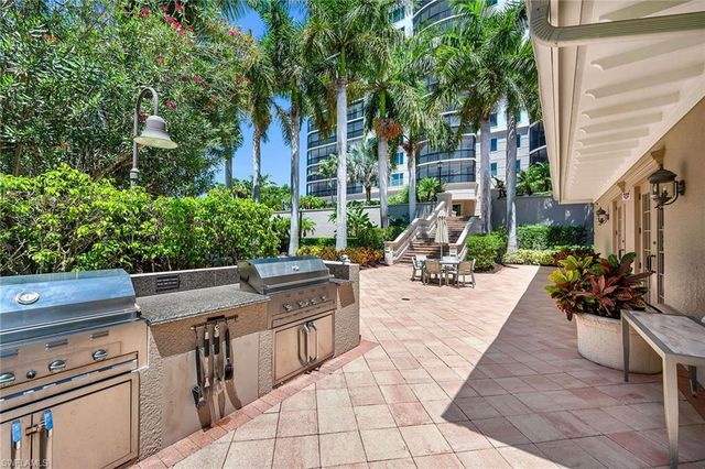 1050 Borghese LN 1405, Naples, FL 34114