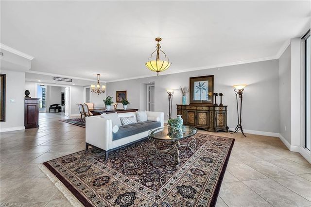 1050 Borghese LN 1405, Naples, FL 34114