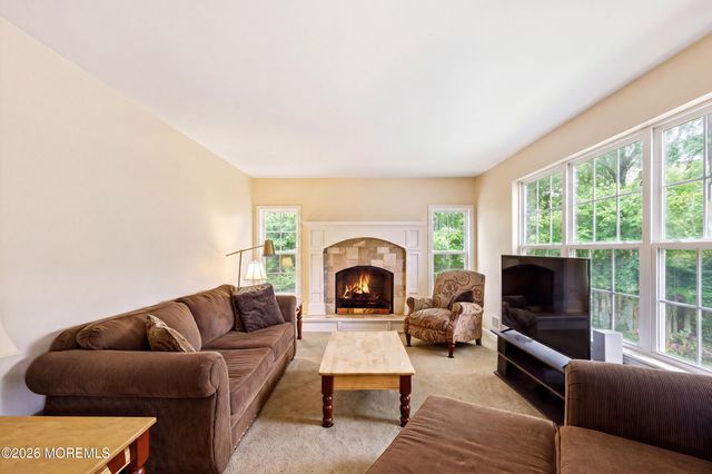 7 Dove Mill Cres, Jackson, NJ 08527