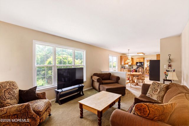 7 Dove Mill Cres, Jackson, NJ 08527