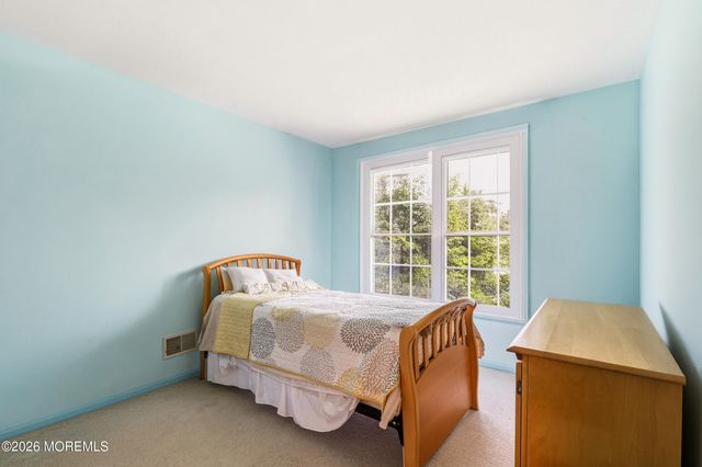7 Dove Mill Cres, Jackson, NJ 08527
