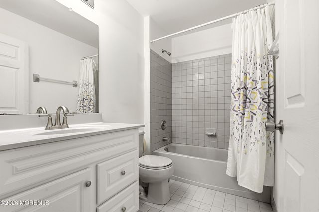 7 Dove Mill Cres, Jackson, NJ 08527