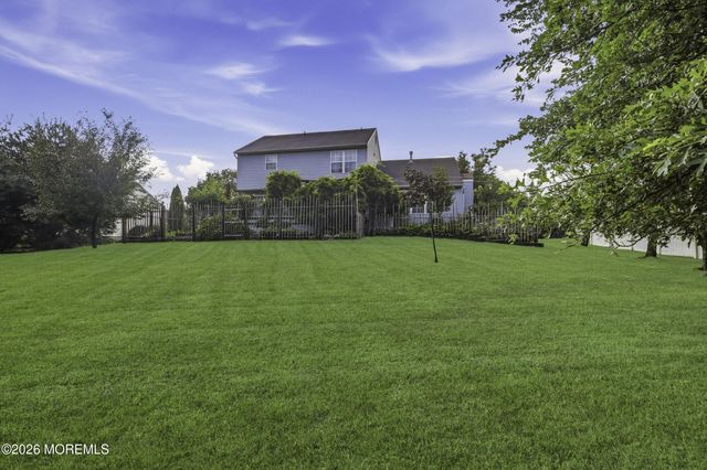 7 Dove Mill Cres, Jackson, NJ 08527