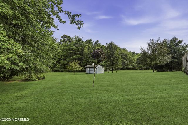 7 Dove Mill Cres, Jackson, NJ 08527