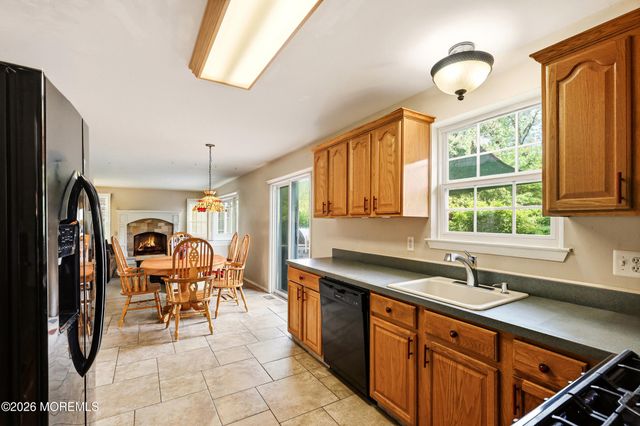 7 Dove Mill Cres, Jackson, NJ 08527