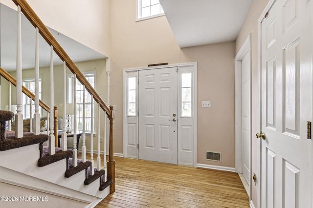 7 Dove Mill Cres, Jackson, NJ 08527