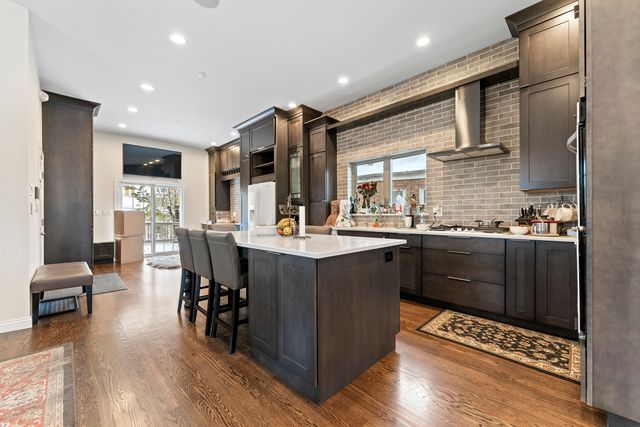 3452 N Newcastle Avenue, Chicago, IL 60634