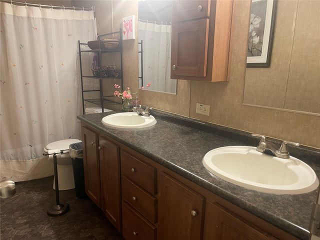 106 Brown Pelican DR, Del Valle, TX 78617