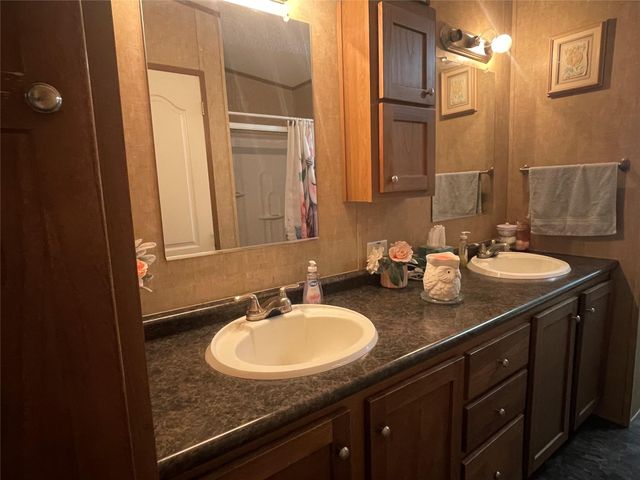 106 Brown Pelican DR, Del Valle, TX 78617