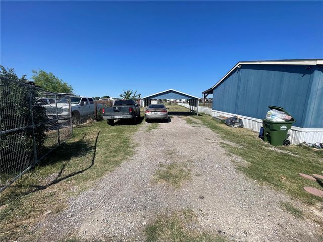 106 Brown Pelican DR, Del Valle, TX 78617