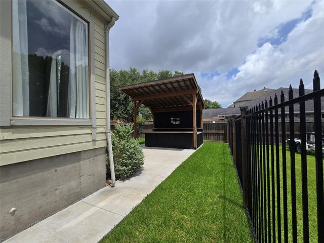 2402 Intrepid Way, League City, TX 77573