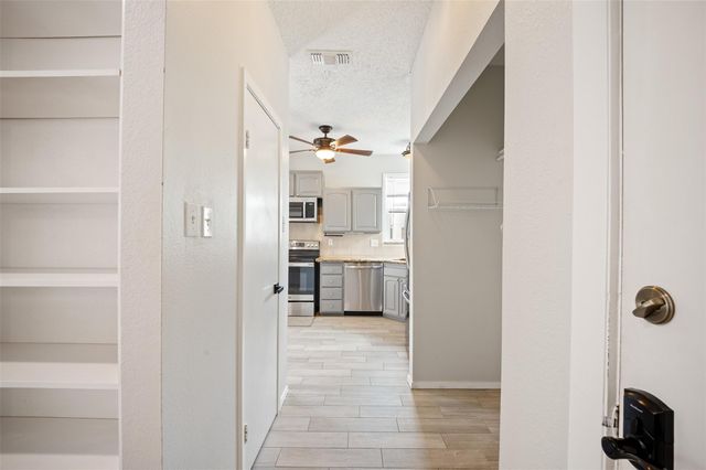 2402 Intrepid Way, League City, TX 77573